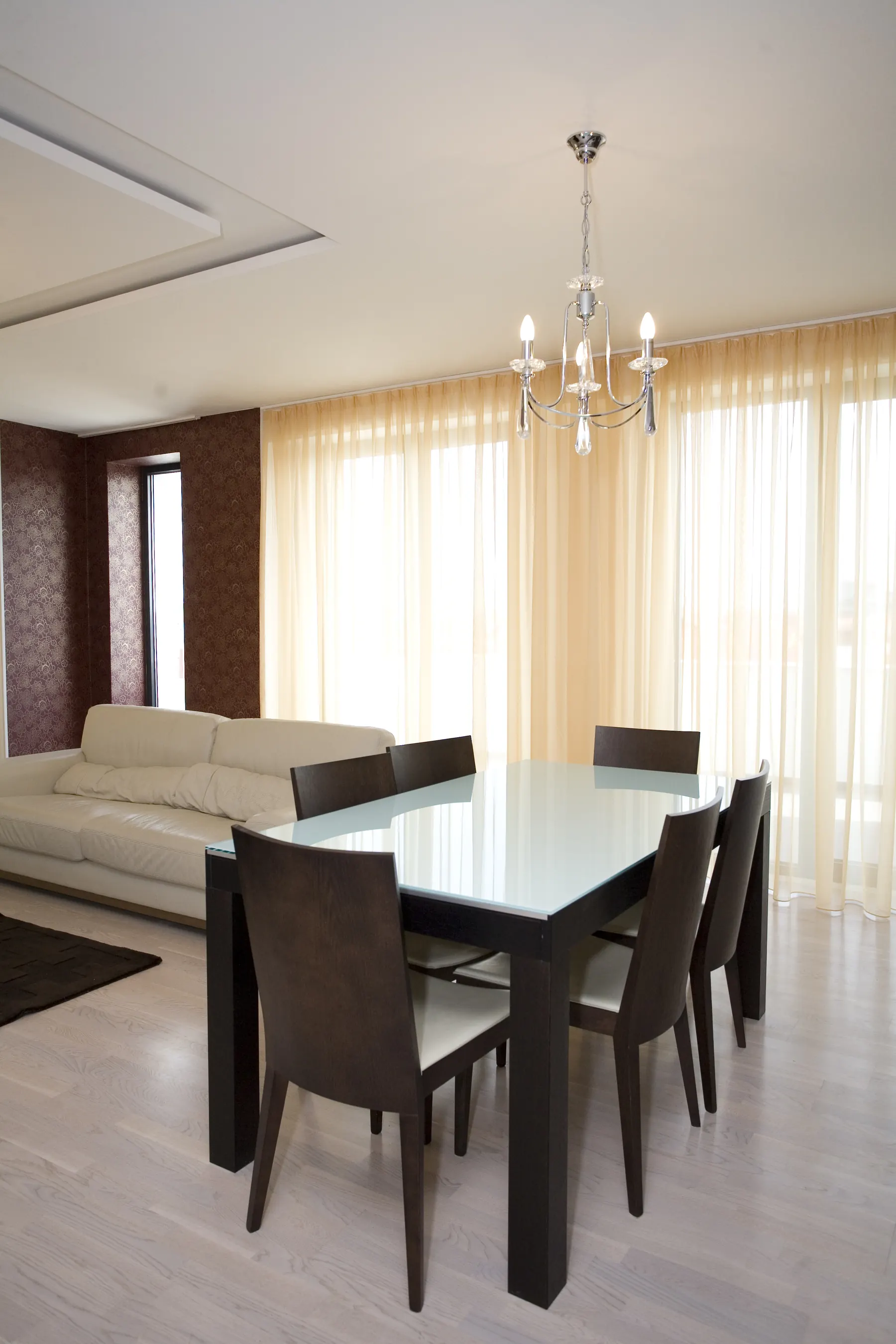 B28 – Ansamblu 28 apartamente, club, piscină