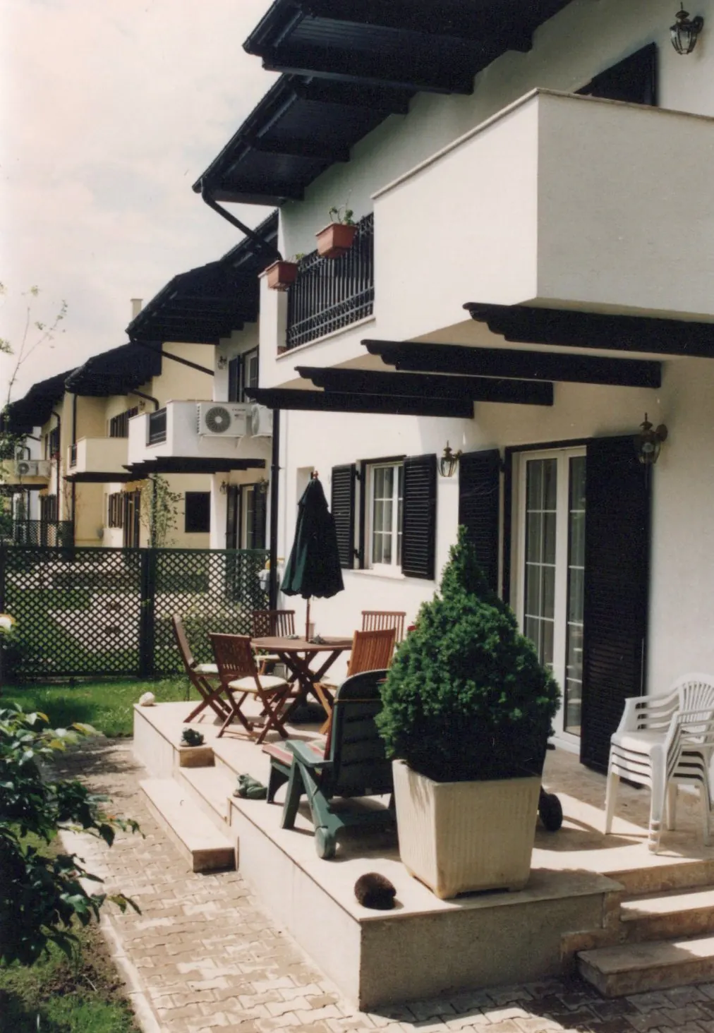 Northstar Compound – Ansamblu 12 locuințe
